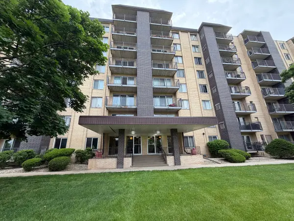 5400 Walnut Avenue #803, Downers Grove, IL 60515