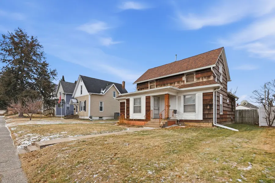 411 39th Street, Moline, IL 51265 - #2