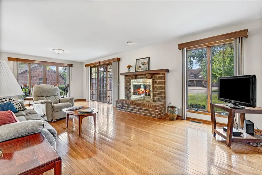 44 Kings Court, Westchester, IL 60154 - #2