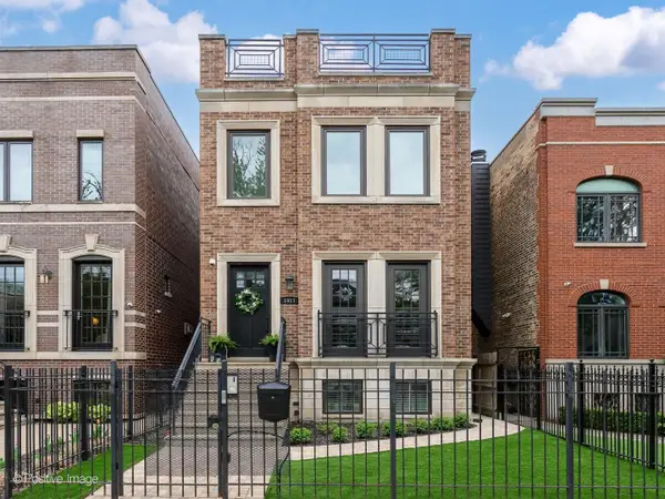 1911 W Wolfram Street, Chicago, IL 60657