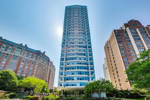 3900 N Lake Shore Drive #25C, Chicago, IL 60613