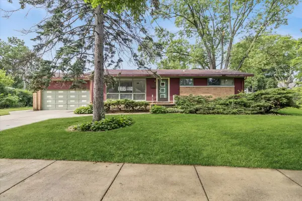 719 W Dresser Drive, Mount Prospect, IL 60056