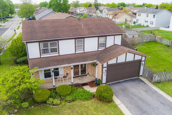 376 Canyon Trail, Carol Stream, IL 60188