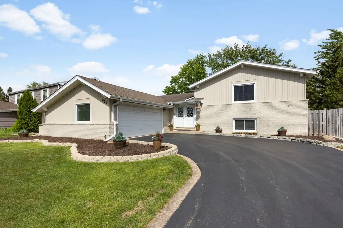 621 Newport Avenue, Westmont, IL 60559 - #1