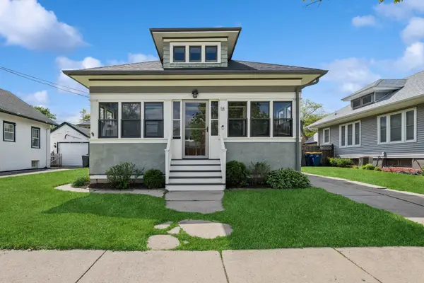 18 N Worth Avenue, Elgin, IL 60123