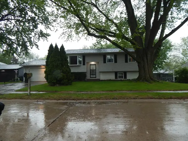 4021 Cresthill Drive, Davenport, IA 52806