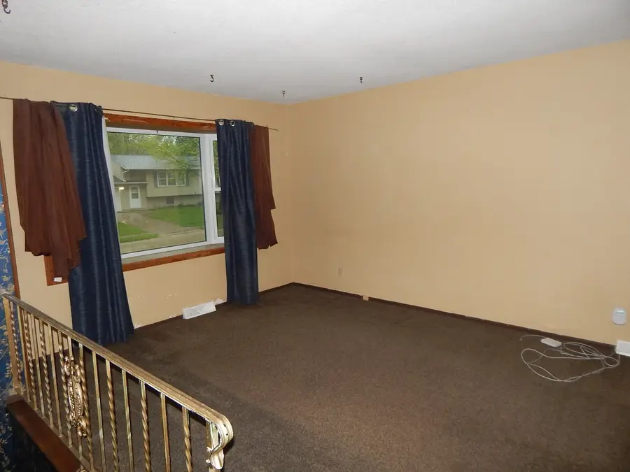 4021 Cresthill Drive, Davenport, IA 52806 - #2