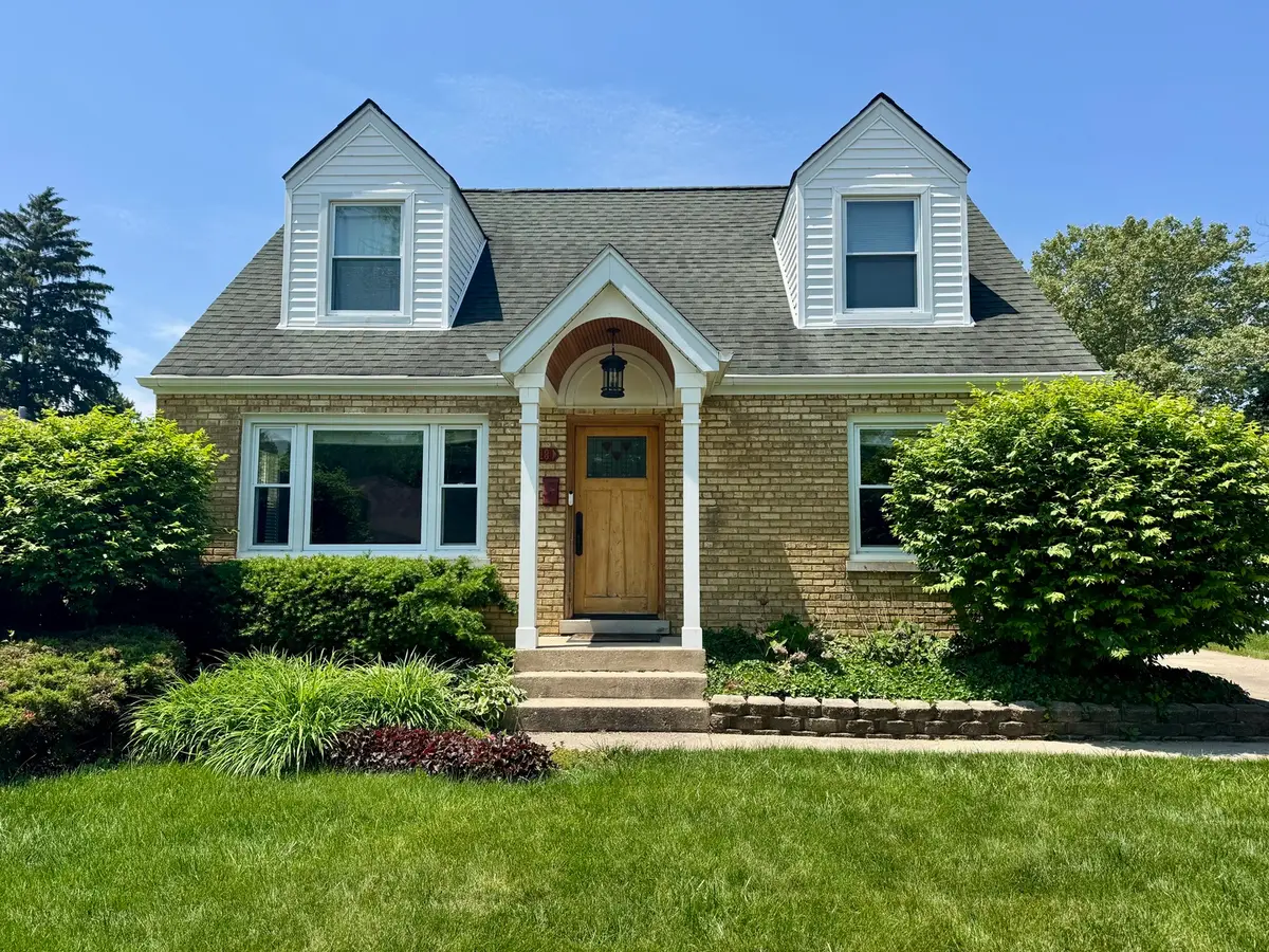 218 N Eastwood Avenue, Mount Prospect, IL 60056 - #1