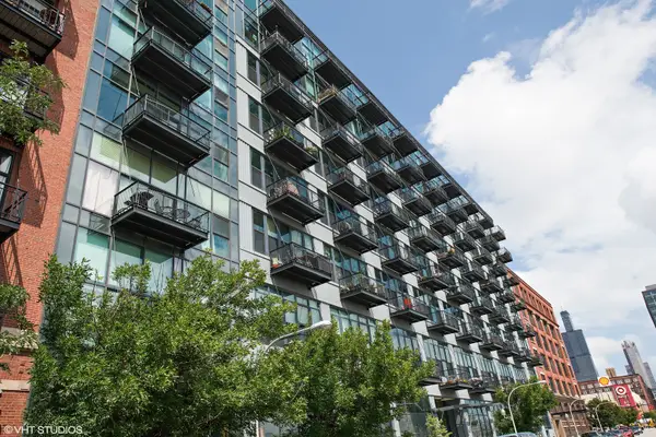 1224 W Van Buren Avenue #822, Chicago, IL 60607