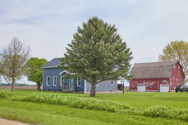 324 Wixon Pit Road, Earlville, IL 60518