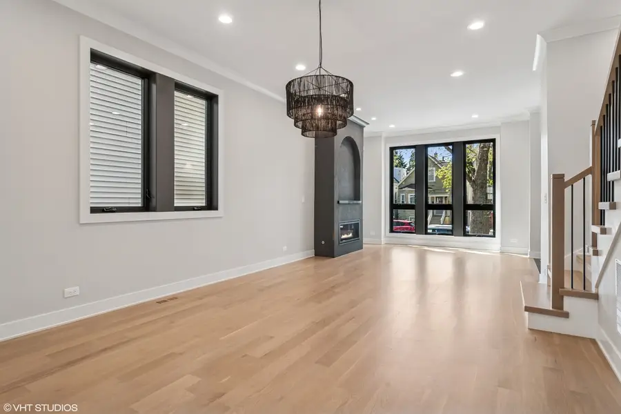 2062 W Belle Plaine Avenue, Chicago, IL 60618 - #3