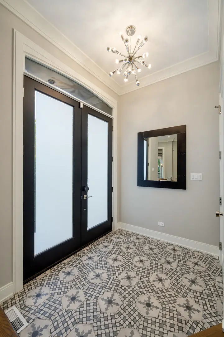 2119 N Kenmore Avenue, Chicago, IL 60614 - #2