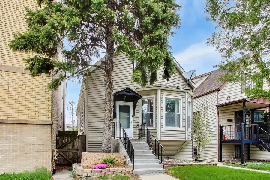 3354 W Pensacola Avenue, Chicago, IL 60618 - #3