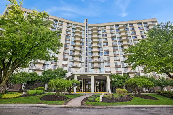 20 N Tower Road #9C, Oak Brook, IL 60523