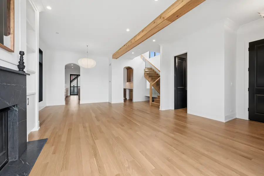 2214 W Oakdale Avenue, Chicago, IL 60618 - #3