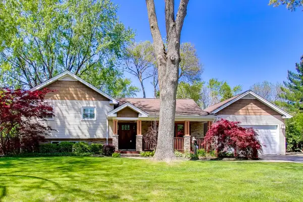 15352 W Cherrywood Lane, Libertyville, IL 60048