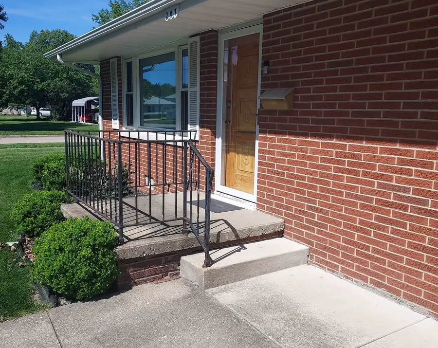 207 N Center Street, Tuscola, IL 61953 - #3
