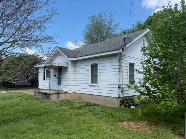 900 E Browning Street, Marion, IL 62959 - #3