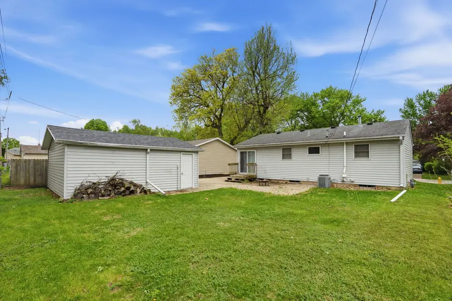 3323 Kimberly Downs Road, Davenport, IA 52807 - #2