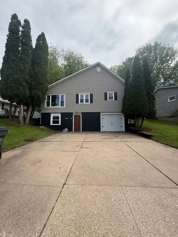 1125 Briarcliff Lane, Clinton, IA 52732