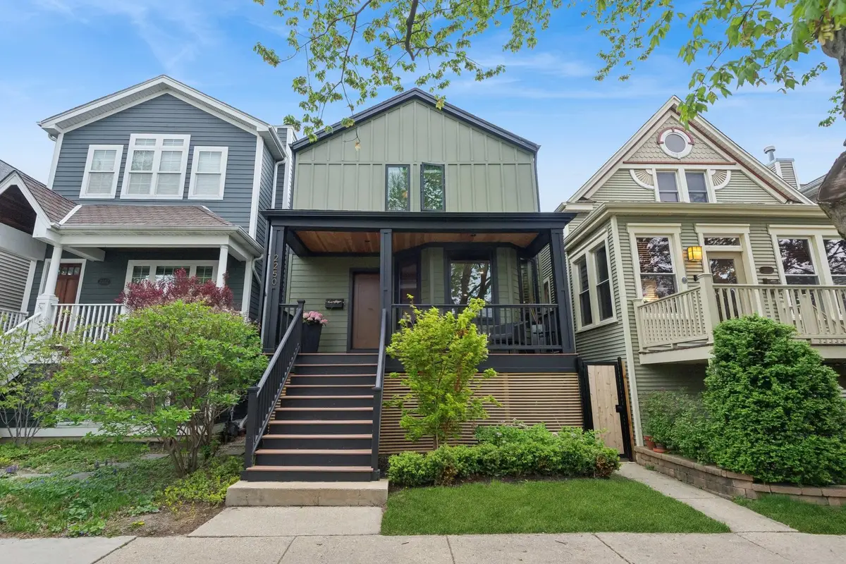 2250 W Berwyn Avenue, Chicago, IL 60625 - #1