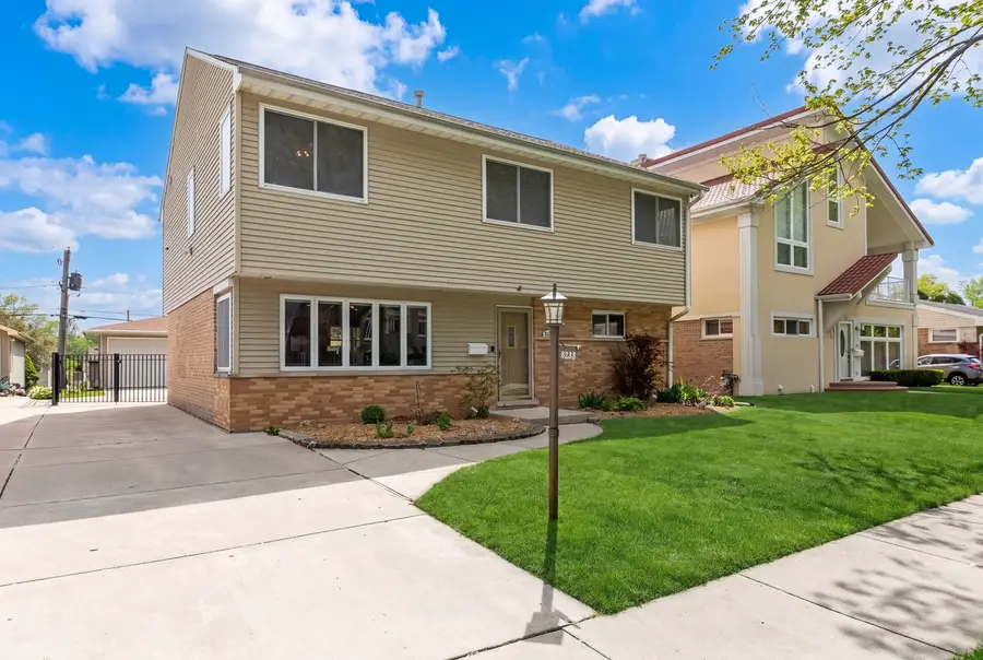 8233 N Octavia Avenue, Niles, IL 60714 - #2