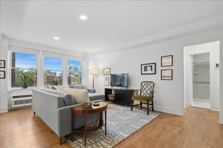 1585 Ridge Avenue #406, Evanston, IL 60201 - #3