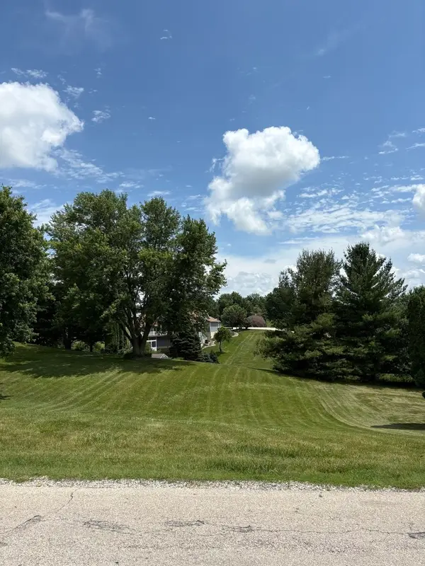 18 Ridgeview Drive, Sherrard, IL 61281