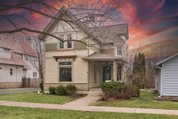 123 Raymond Avenue, Barrington, IL 60010
