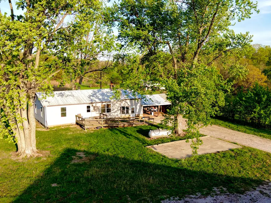 000 N 1900th Street, Loudon, IL 62863 - #2