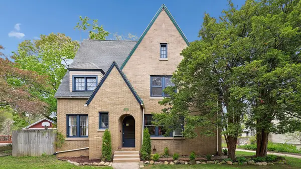 726 W Highland Avenue, Elgin, IL 60123