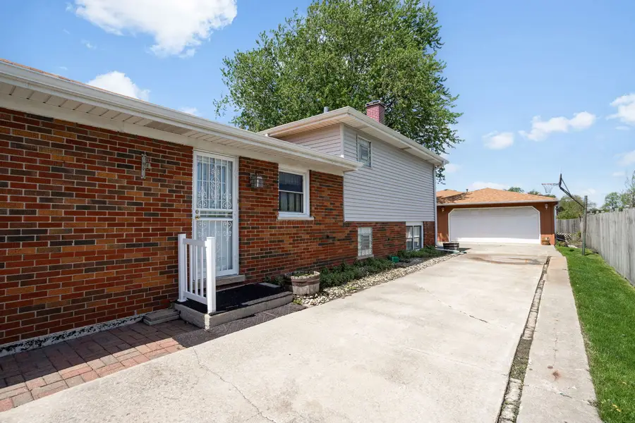 5712 W 102nd Street, Oak Lawn, IL 60453 - #2