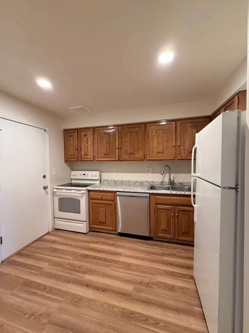 706 E Algonquin Road E #204, Arlington Heights, IL 60005 - #3