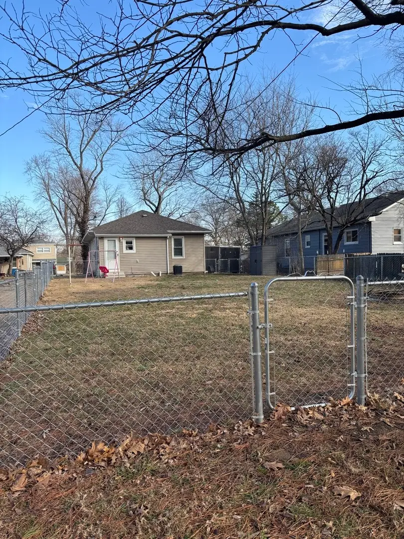 718 E Taylor Street, Benton, IL 62812 - #3