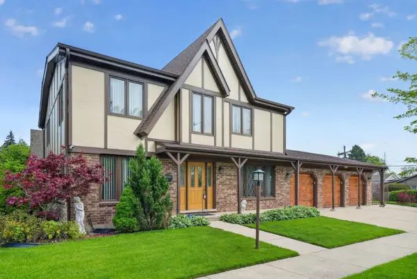 1152 E Walnut Avenue, Des Plaines, IL 60016