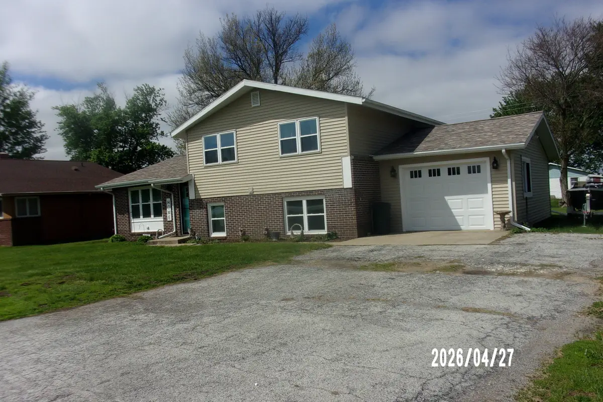 2303 N State Route 1 Highway, Watseka, IL 60970 - #1