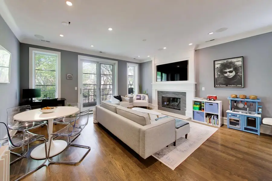 837 W Buckingham Place #3, Chicago, IL 60657 - #3