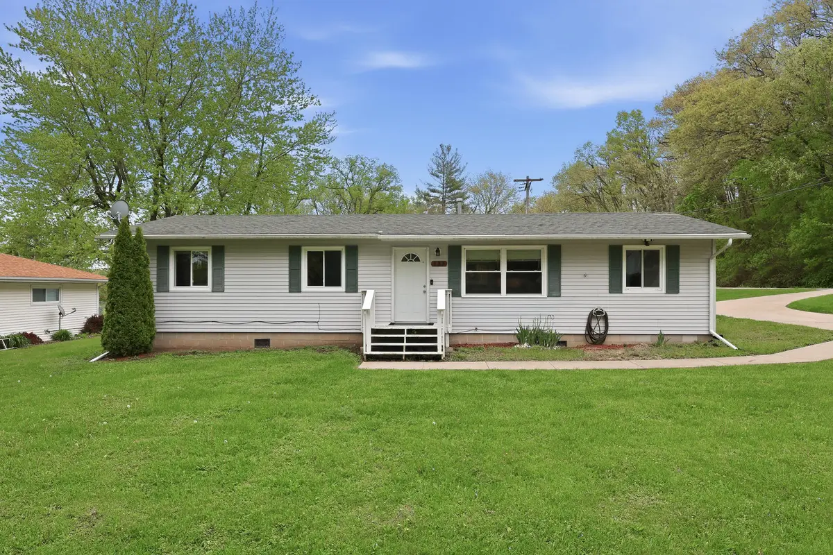 137 E 7th Street, Coal Valley, IL 61240 - #1