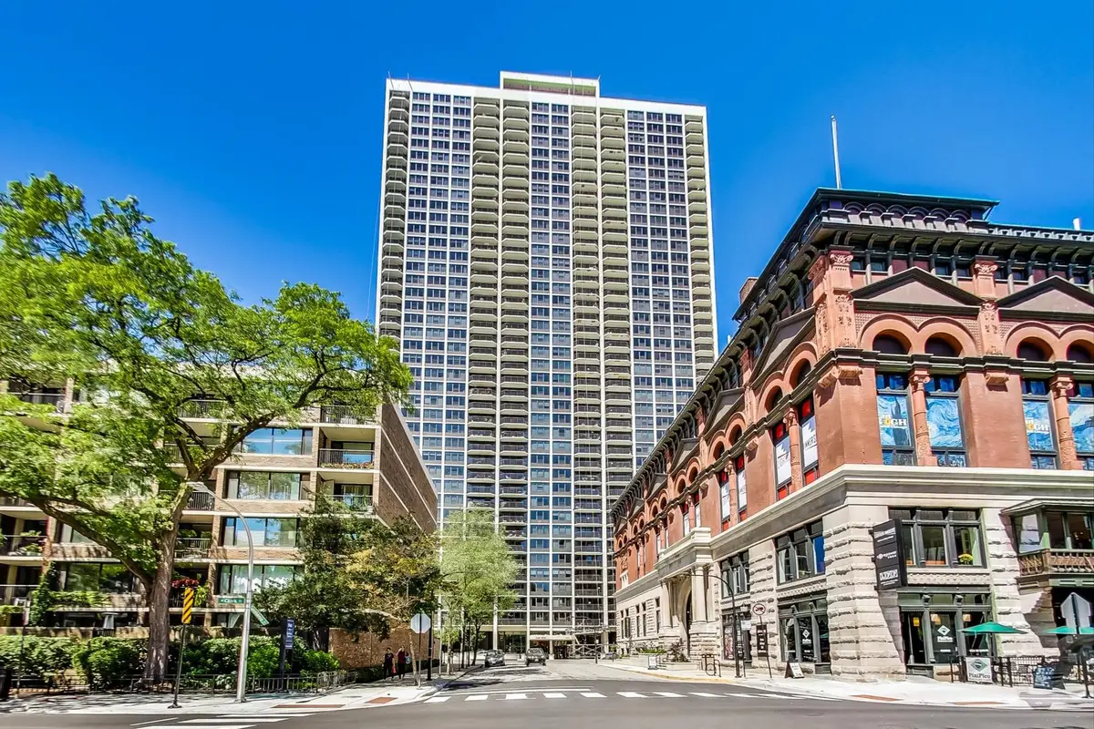 1560 N Sandburg Terrace #2411J, Chicago, IL 60610 - #1