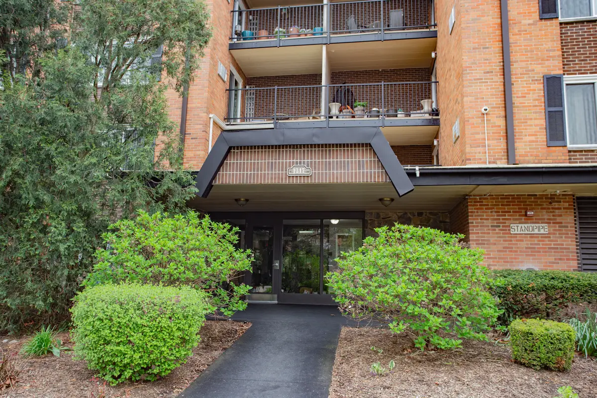 1217 S Old Wilke Road #201, Arlington Heights, IL 60005 - #1