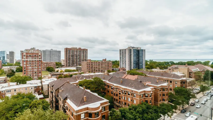 3930 N Pine Grove Avenue #1205, Chicago, IL 60613 - #2