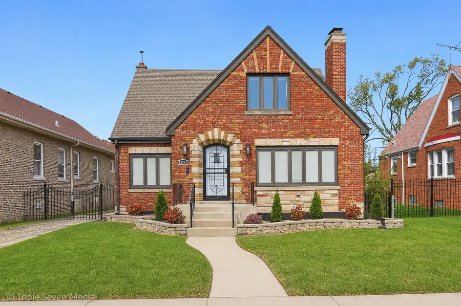 8034 S Clyde Avenue, Chicago, IL 60617 - #3