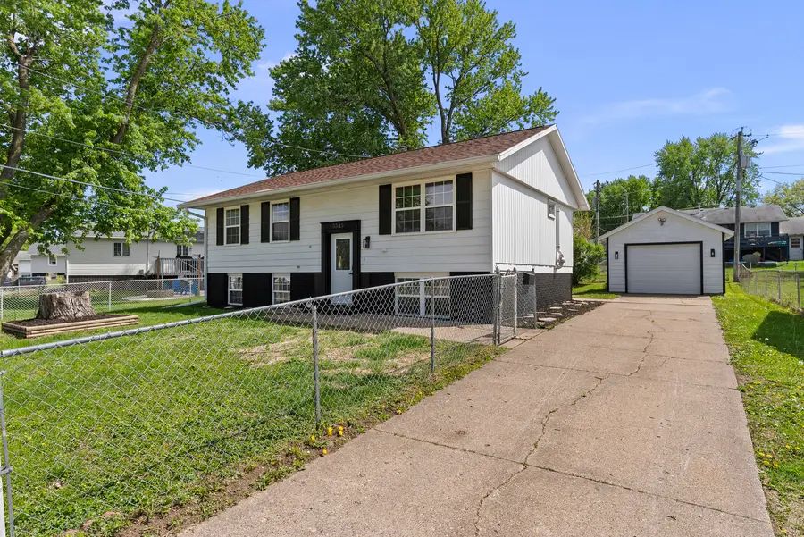 3345 W Garfield Street, Davenport, IA 52804 - #2