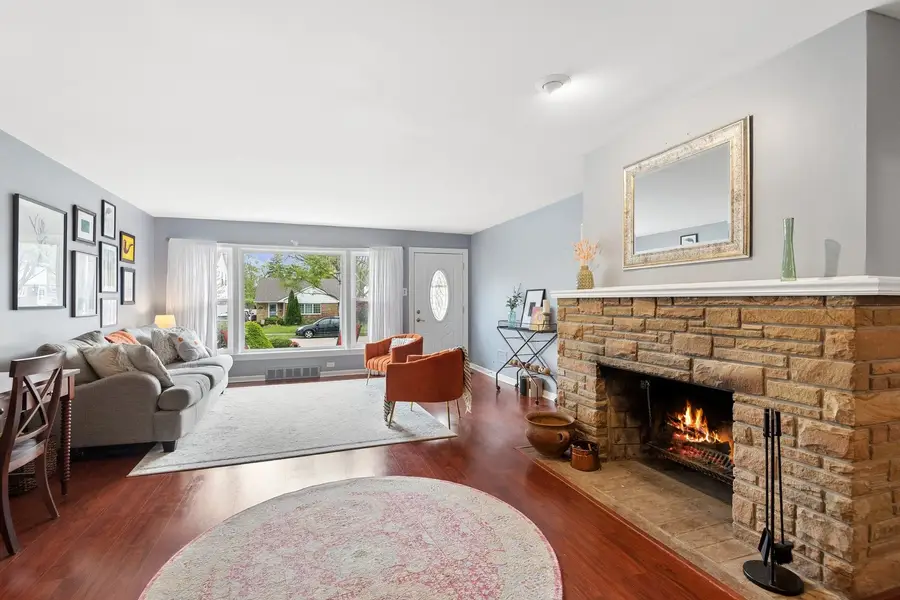 624 S Madison Avenue, La Grange, IL 60525 - #2