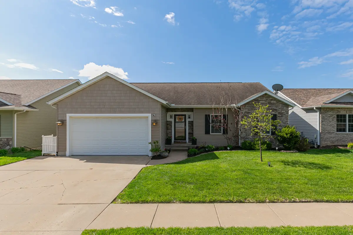 4 Frontier Court, Le Claire, IA 52753 - #1