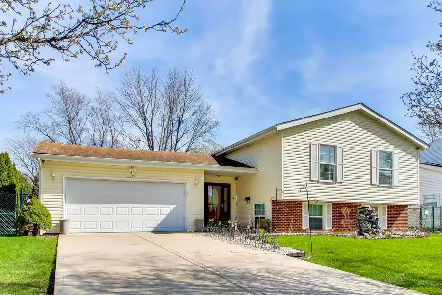 2215 S Bradford Drive, Wheaton, IL 60189 - #3