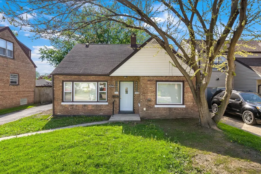 8742 S Washtenaw Avenue, Evergreen Park, IL 60805 - #2