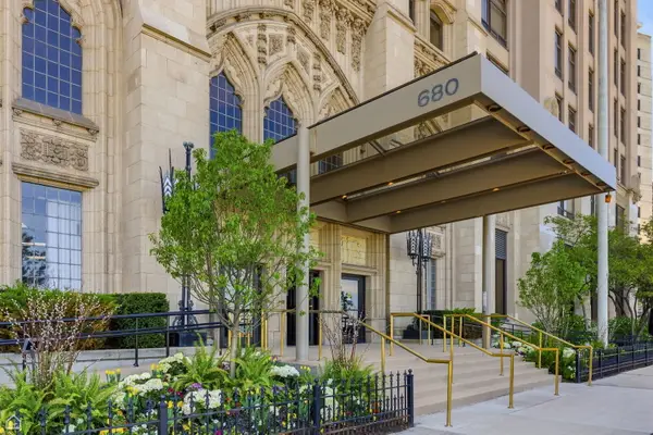 680 N Lake Shore Drive #1117, Chicago, IL 60611