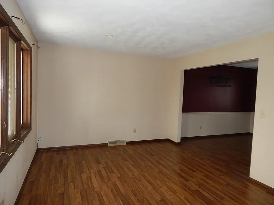 513 S 7th Street, Eldridge, IA 52748 - #2