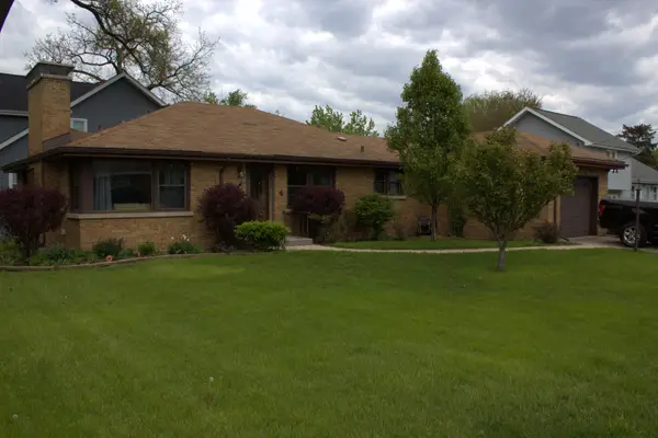 4 E Madison Street, Villa Park, IL 60181